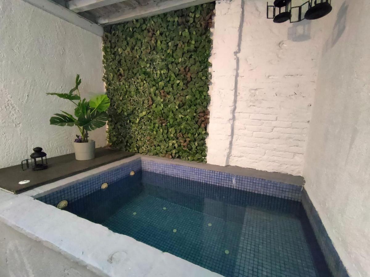Pequeno Alojamiento Con Mini Piscina - No Climatizada 발렌시아 외부 사진